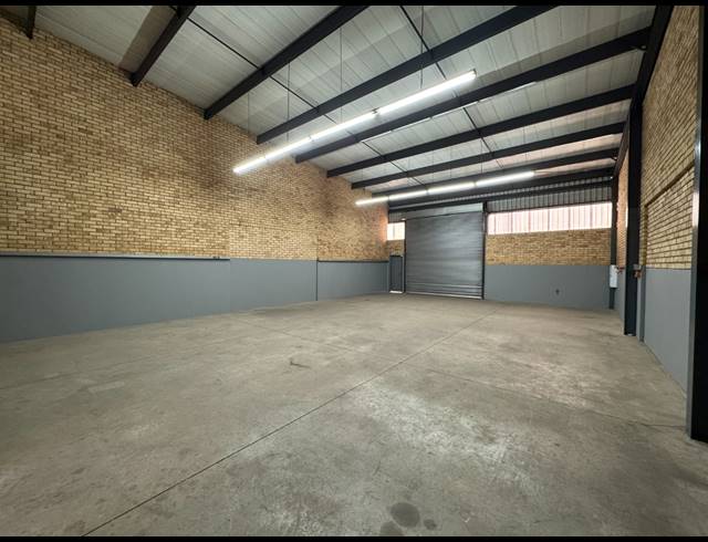 249M² WAREHOUSE TO LET IN CHAMDOR
